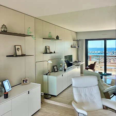 Exceptional Sea-view Apartment, 3 Min From Station, Port & Chateau Views, Private Parking * Mandelieu