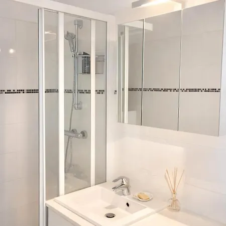 Exceptional Sea-view Apartment, 3 Min From Station, Port & Chateau Views, Private Parking * Mandelieu