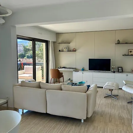 Exceptional Sea-view Apartment, 3 Min From Station, Port & Chateau Views, Private Parking Apartment *