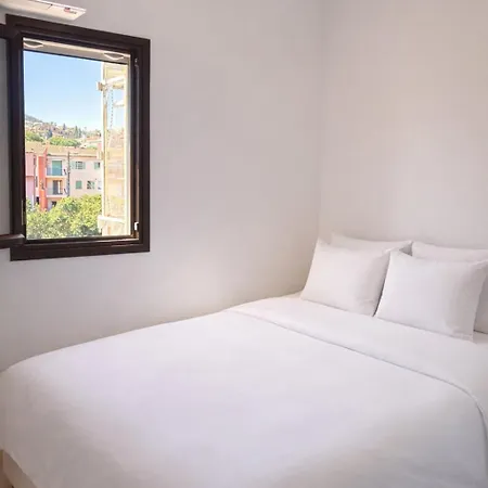 Exceptional Sea-view Apartment, 3 Min From Station, Port & Chateau Views, Private Parking Apartment Mandelieu