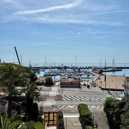 Exceptional Sea-view Apartment, 3 Min From Station, Port & Chateau Views, Private Parking Apartment