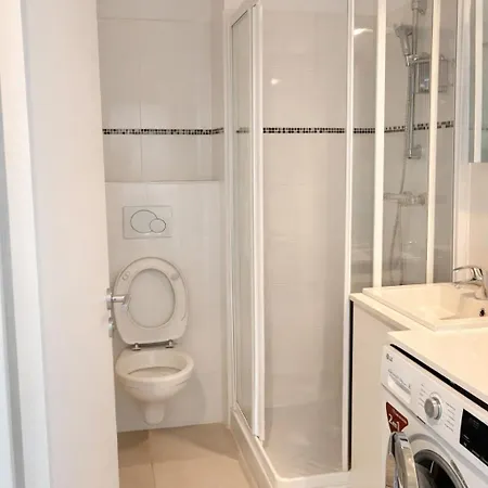 Exceptional Sea-view Apartment, 3 Min From Station, Port & Chateau Views, Private Parking